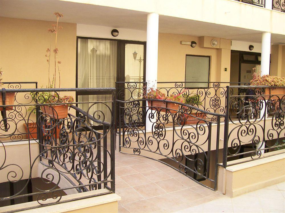 The Crown Hotel Buġibba Ngoại thất bức ảnh