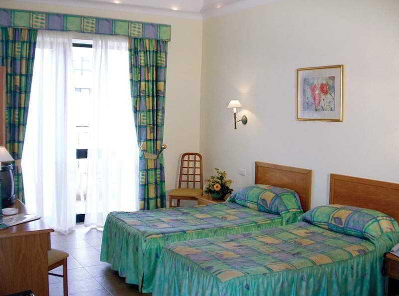 The Crown Hotel Buġibba Ngoại thất bức ảnh